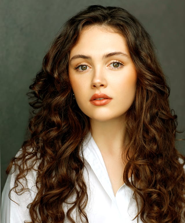 Lulu-mae Pears as Cosette